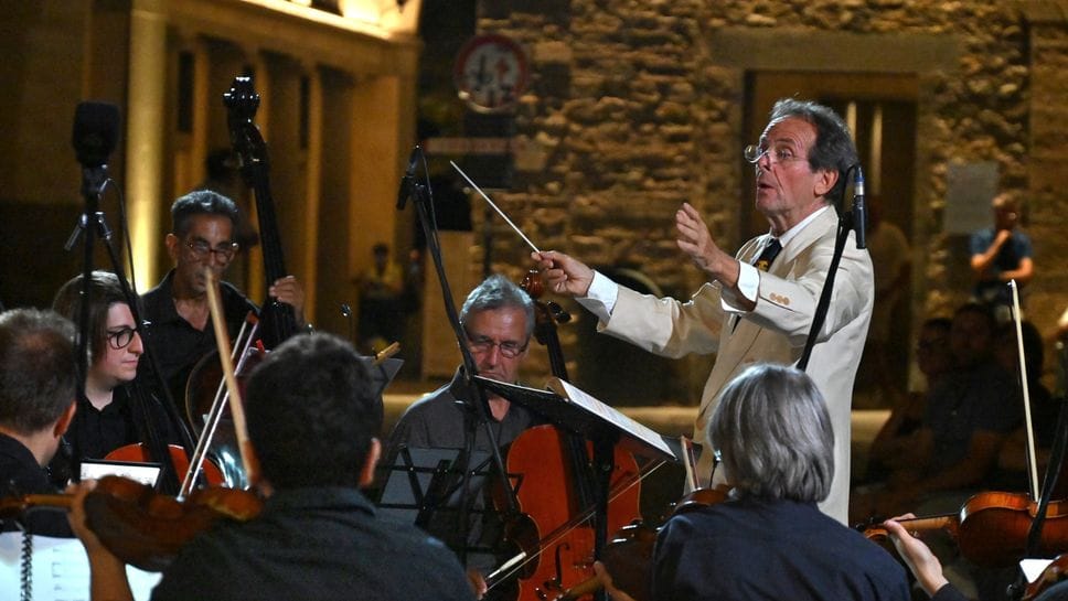 In piazza Cittadella a Bergamo il richiamo irresistibile dell’«Elisir d’amore»