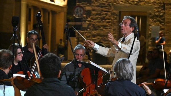 In piazza Cittadella a Bergamo il richiamo irresistibile dell’«Elisir d’amore»