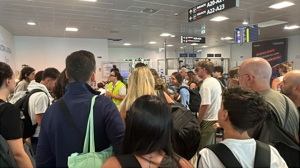 Palermo, volo Ryanair per Bergamo bloccato: passeggeri in aeroporto da oltre 15 ore