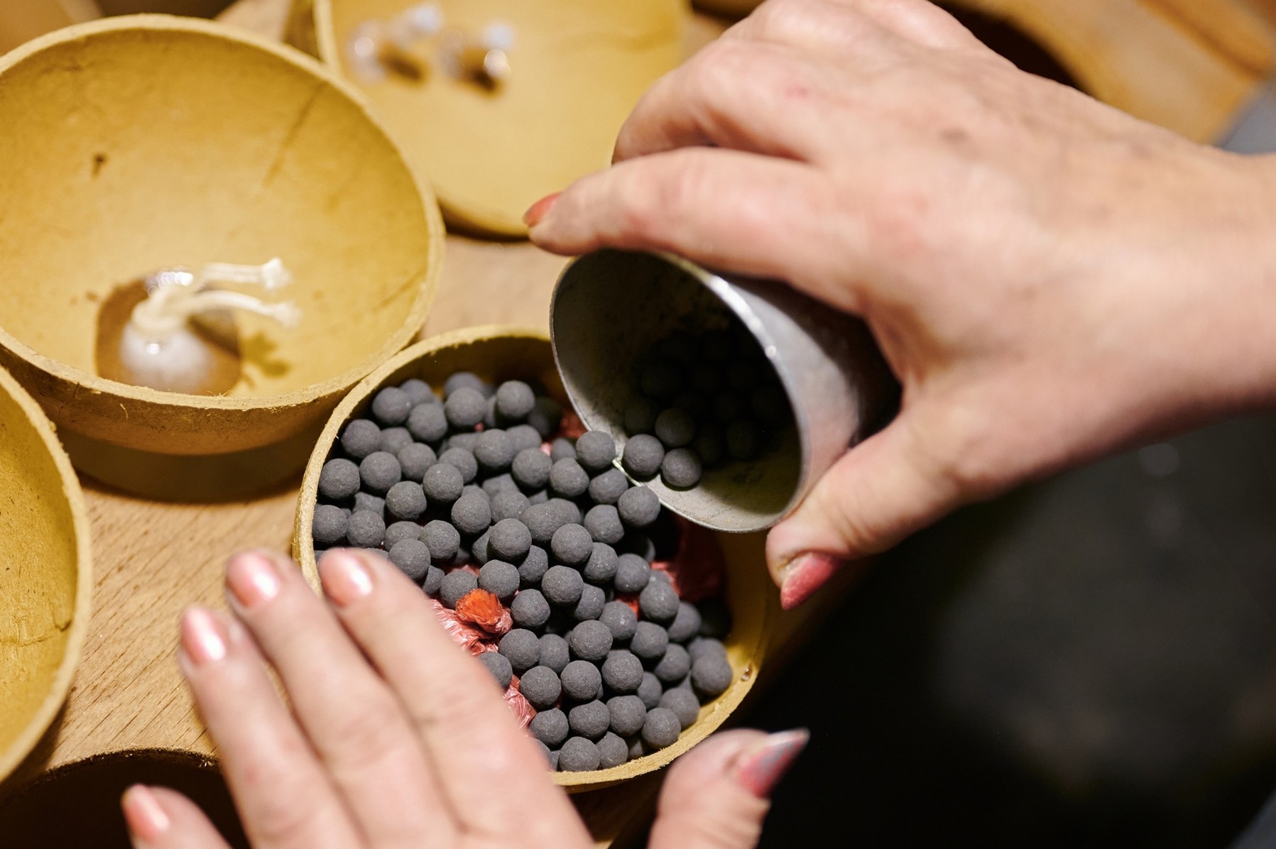 Come funzionano i fuochi d’artificio? La chimica dietro colori, luci e scintille