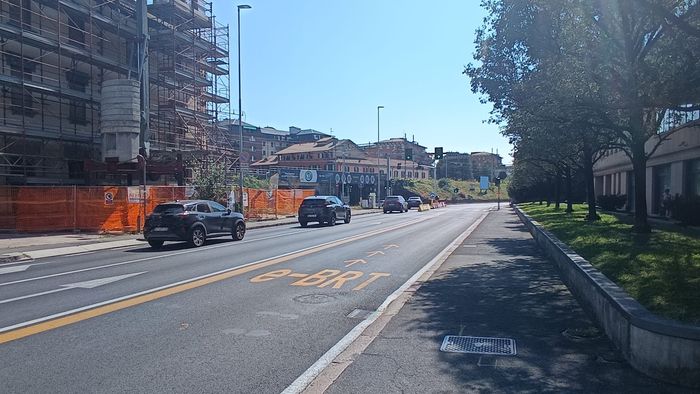 e brt la quarta corsia in via san giorgio dal 7 settembre sar224 agevolata la svolta in via simoncini