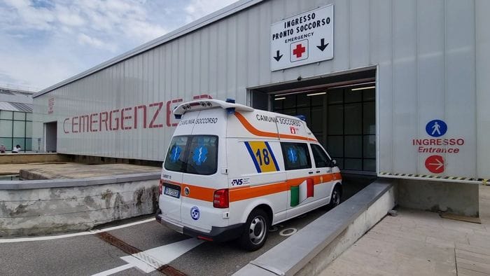 https://storage.ecodibergamo.it/media/photologue/2026/8/14/photos/cache/rota-imagna-si-ribalta-con-un-mini-escavatore-e-finisce-schiacciato-e-grave_ab9f4198-9750-11f1-8198-fc8ba11889e8_1920_1080_v3_large_16_9.jpg