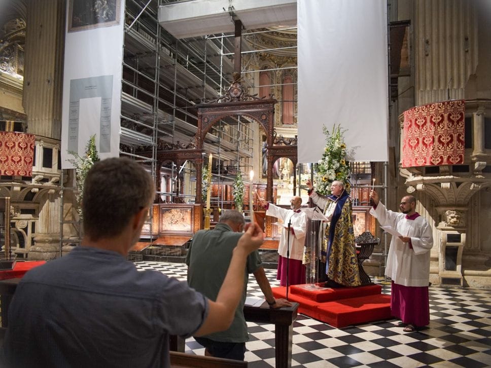 Santa Maria Maggiore illuminata per l’Assunta: «La Chiesa veglia  e attende la luce di Maria»