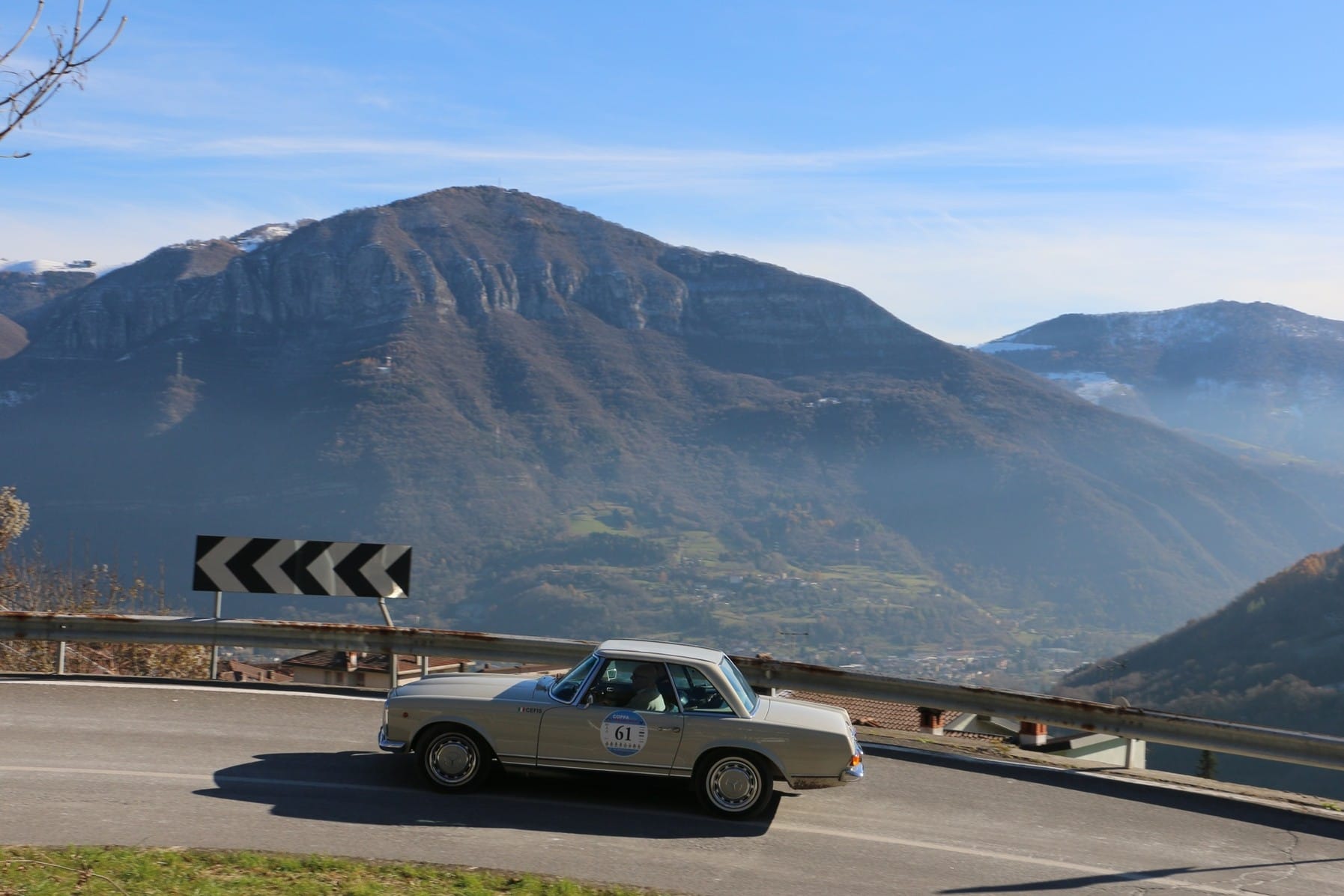 Un mese di motori con Carlo Vanzini, le Ferrari e i raduni di auto e moto