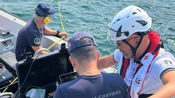 Disperso dopo il tuffo nel lago di Como: proseguono le ricerche del 21enne di Bergamo