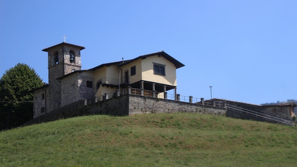 Falda a secco, il santuario di San Gottardo a Cirano di Gandino chiude causa crepe