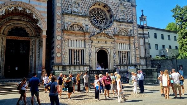 Ferragosto in Bergamasca: turisti in Città Alta e nei musei, pochi sulle spiagge, pieno nelle Valli per pic-nic e grigliate