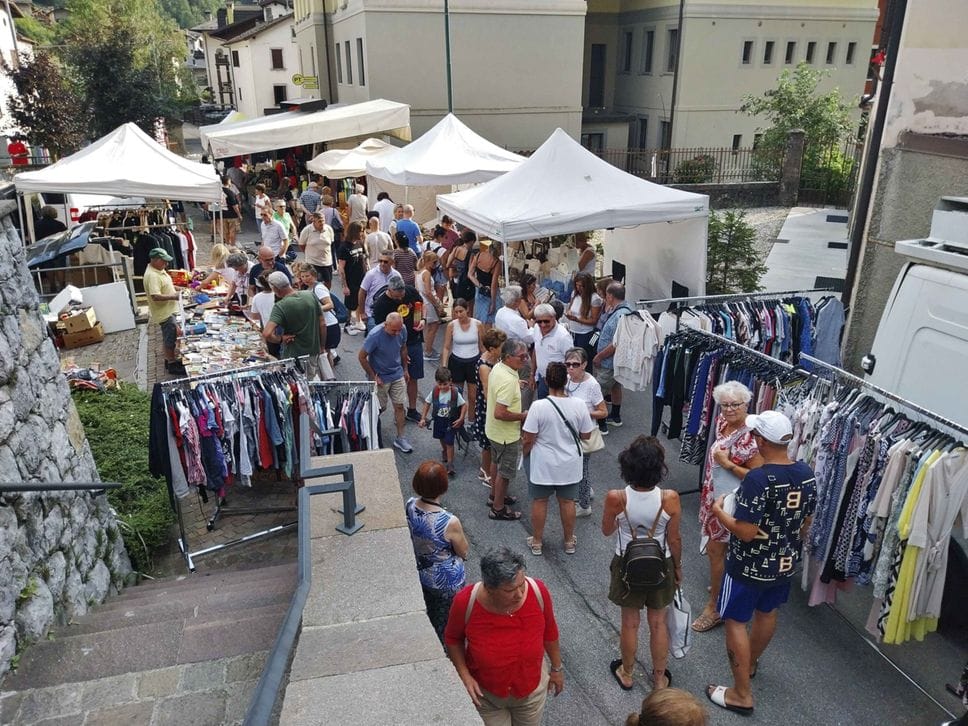 Ferragosto in Bergamasca: turisti in Città Alta e nei musei, pochi sulle spiagge, pieno nelle Valli per pic-nic e grigliate