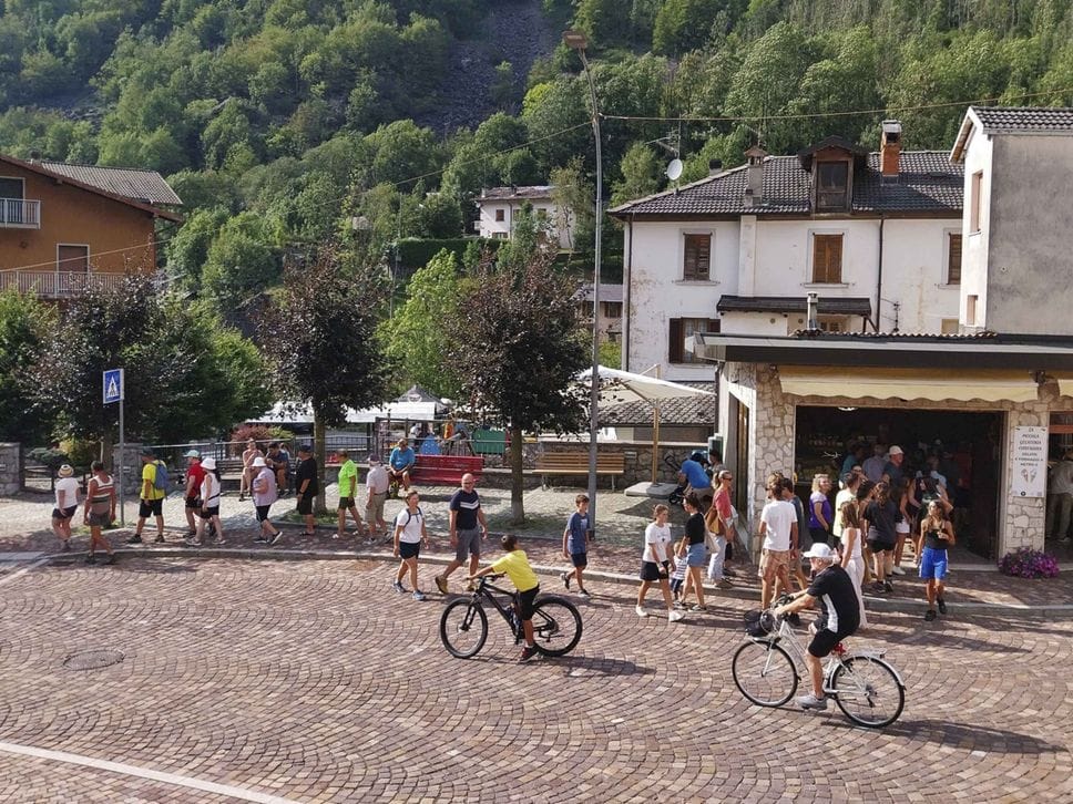 Ferragosto in Bergamasca: turisti in Città Alta e nei musei, pochi sulle spiagge, pieno nelle Valli per pic-nic e grigliate