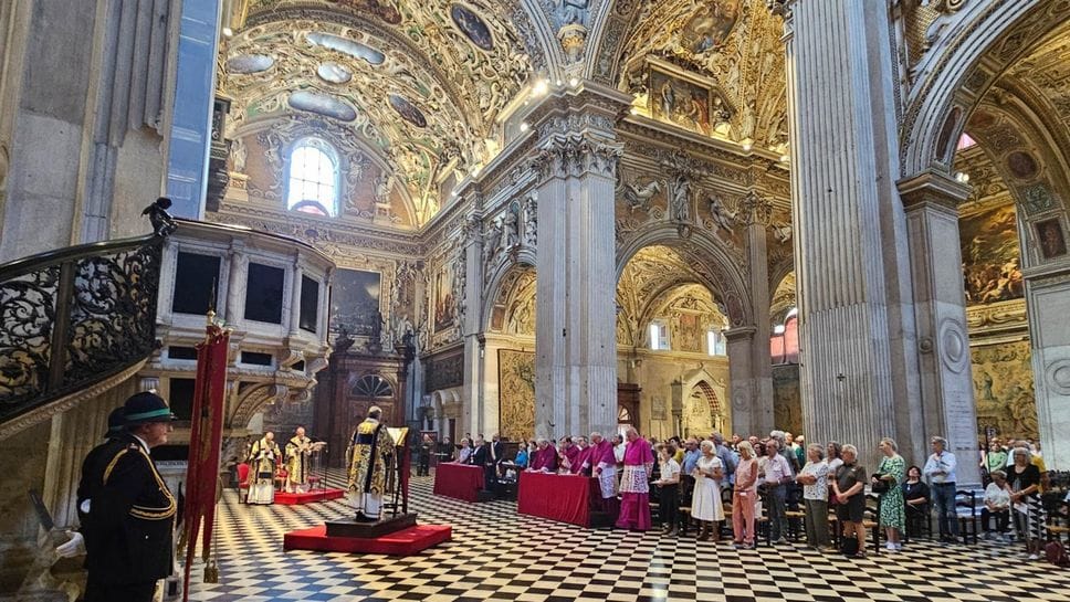 «Guardate la vita e la storia con gli occhi delle vittime delle distorsioni dell’umanità»