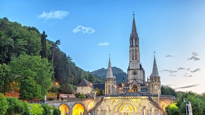 https://storage.ecodibergamo.it/media/photologue/2026/8/15/photos/cache/pellegrinaggio-a-lourdes-con-il-vescovo-iscrizioni-aperte_e7033866-9822-11f1-b6cf-274e34e56b6a_1920_1080_v3_large_16_9.jpg