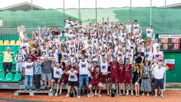 Dossena, festa tricolore: lo scudetto del tamburello in Val Brembana