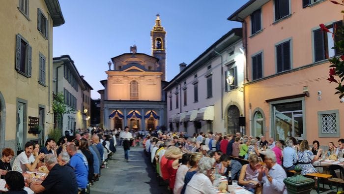 https://storage.ecodibergamo.it/media/photologue/2026/8/16/photos/cache/festa-dellapparizione-stasera-in-borgo-santa-caterina-la-tradizionale-cena-in_bab14130-994a-11f1-b6cf-274e34e56b6a_1920_1080_v3_large_16_9.jpg