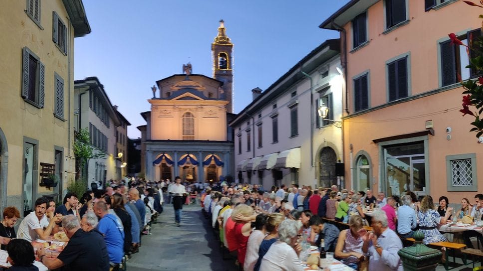 Festa dell’Apparizione, stasera in Borgo Santa Caterina la tradizionale cena in piazza