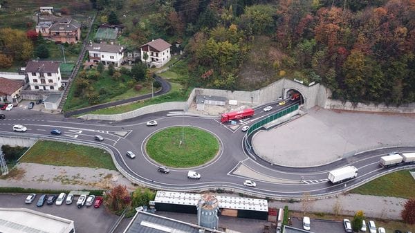 Incidente all’imbocco della variante di Zogno, grave ciclista 44enne