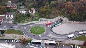 Incidente all’imbocco della variante di Zogno, grave ciclista 44enne