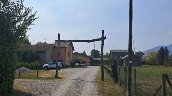 Valbrembo, cade da cavallo durante l’allenamento: grave una 47enne