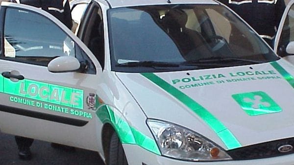 Fugge all’alt e gli trovano droga: nei guai trentaduenne a Bonate Sopra