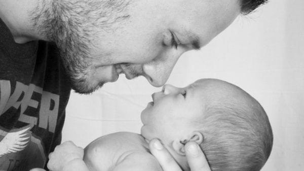 L'odore del papà aiuta lo sviluppo del cervello del neonato 