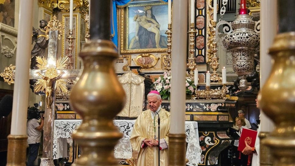 Apparizione, la Messa con il Vescovo Beschi da Santa Caterina: «La pace sia con tutti voi»