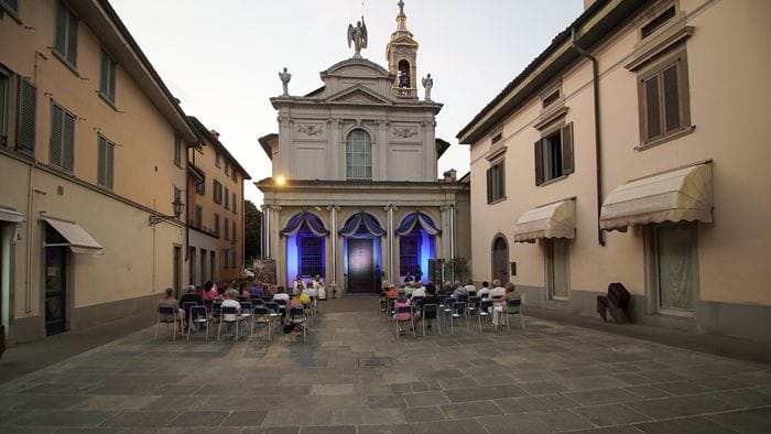 https://storage.ecodibergamo.it/media/photologue/2026/8/18/photos/cache/apparizione-segui-in-diretta-la-messa-con-il-vescovo-beschi-da-santa-caterina_daeb1c1a-9b10-11f1-aca7-b4e2c03967fa_1920_1080_v3_large_16_9.jpg