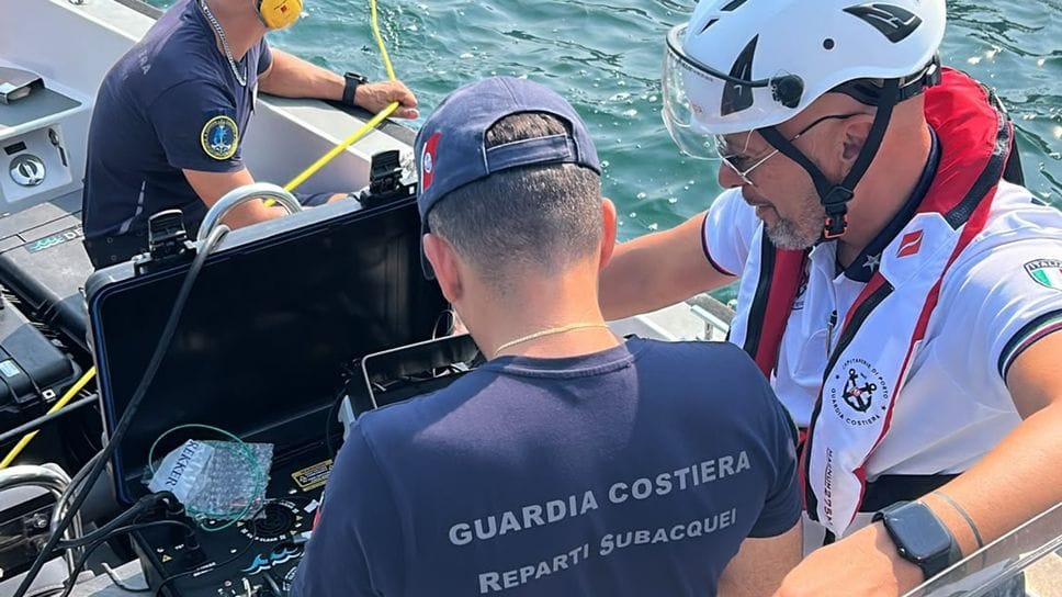 Giovane bergamasco annegato nel lago di Como: il corpo ritrovato a 357 metri di profondità