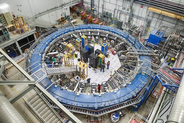 Nessuna nuova fisica, la particella creduta ribelle obbedisce alla teoria 