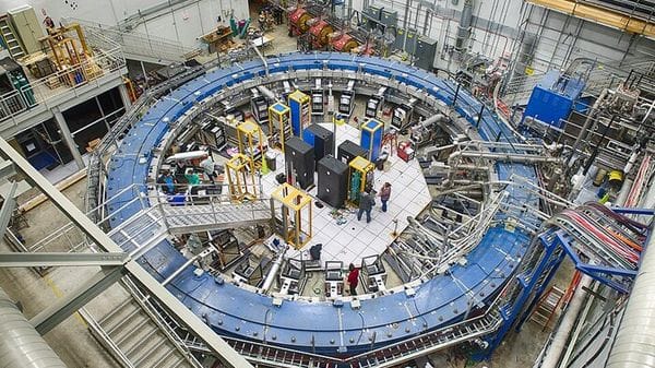 Nessuna nuova fisica, la particella creduta ribelle obbedisce alla teoria 