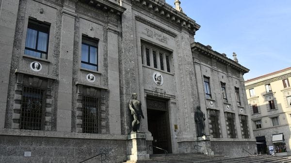 Palazzago, donna di 70 anni trovata morta nella piscina di casa: ipotesi malore