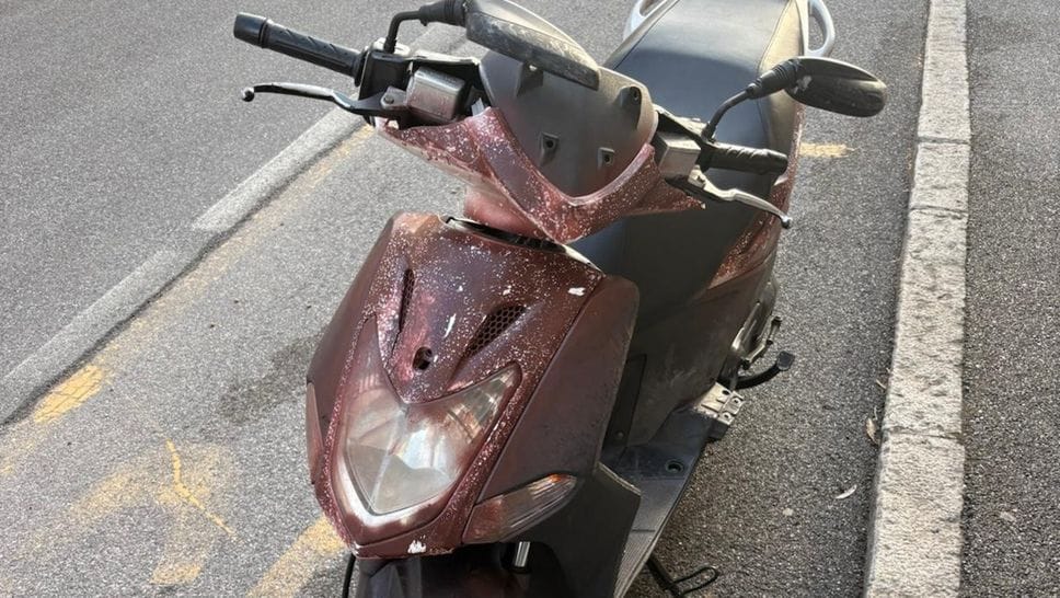 Ruba un motorino, lo ricolora e prova a scambiare la targa: bloccato 31enne di Alzano