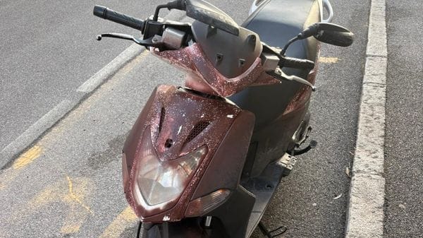 Ruba un motorino, lo ricolora e prova a scambiare la targa: bloccato 31enne di Alzano