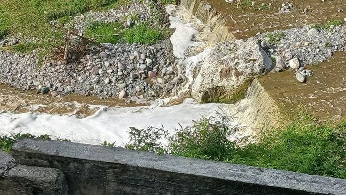 https://storage.ecodibergamo.it/media/photologue/2026/8/18/photos/cache/schiuma-nel-borlezza-ipotesi-di-scarico-acque-di-pulizia-dai-piazzali_adaad5cc-9ae5-11f1-b230-7d15c0b9b86b_1920_1080_v3_large_16_9.jpg