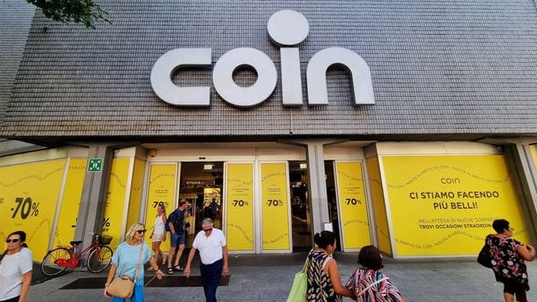Bergamo, lavori al Coin di via Zambonate: super sconti. Negozi, valzer di brand in via XX Settembre