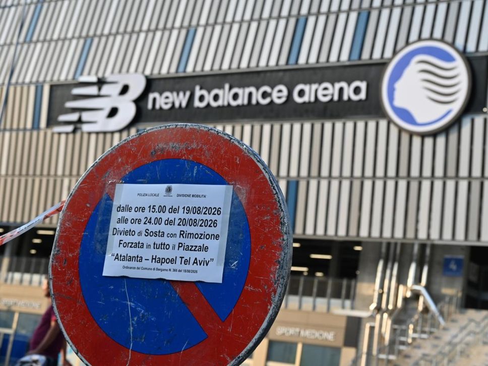Hapoel Tel Aviv: «Proteste? Il calcio unisce le persone». Il centrocampista Altman: «Giochiamo, il resto non ci riguarda» - Le foto allo stadio
