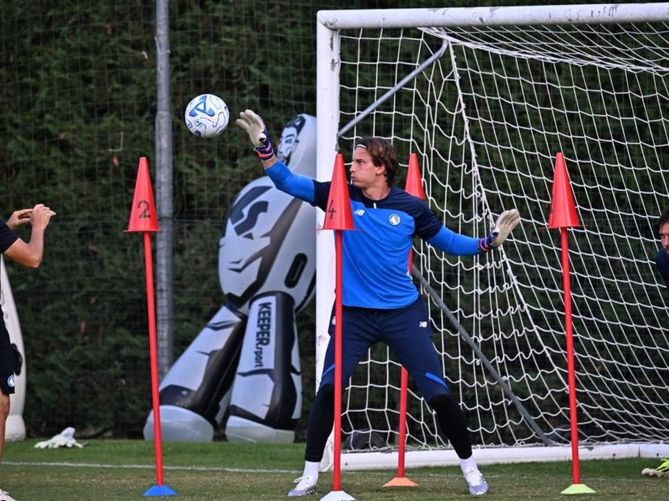 Sarri prima di Hapoel Tel Aviv: «Squadra forte, servirà determinazione». Ederson: «Con l’Atalanta mi sento a casa» - Le foto dell’allenamento