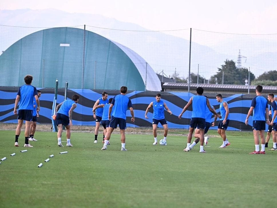 Sarri prima di Hapoel Tel Aviv: «Squadra forte, servirà determinazione». Ederson: «Con l’Atalanta mi sento a casa» - Le foto dell’allenamento
