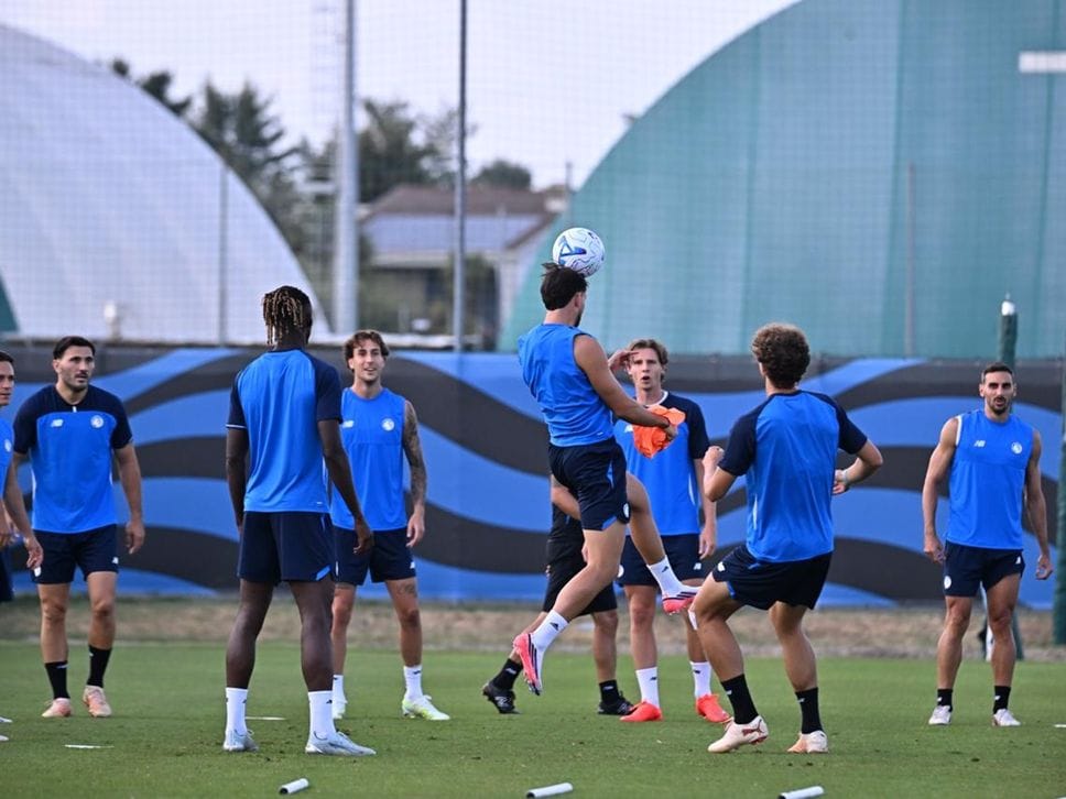 Sarri prima di Hapoel Tel Aviv: «Squadra forte, servirà determinazione». Ederson: «Con l’Atalanta mi sento a casa» - Le foto dell’allenamento