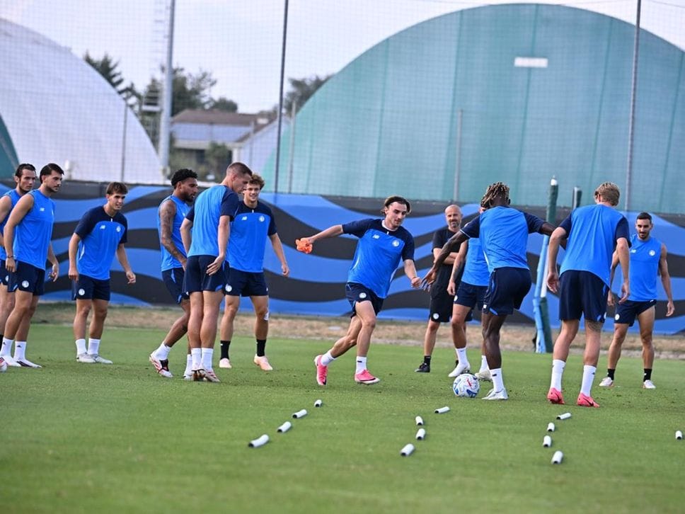 Sarri prima di Hapoel Tel Aviv: «Squadra forte, servirà determinazione». Ederson: «Con l’Atalanta mi sento a casa» - Le foto dell’allenamento