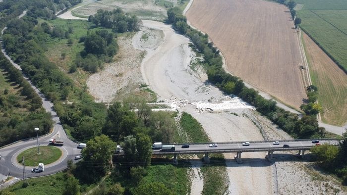 https://storage.ecodibergamo.it/media/photologue/2026/8/2/photos/cache/brembo-e-serio-i-fiumi-piu-in-crisi-in-lombardia-livelli-peggiori-del-2022_b0a63190-8e56-11f1-becc-c995854bca90_1920_1080_v3_large_16_9.jpg