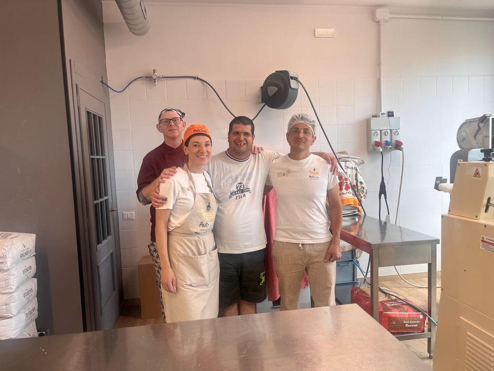 Con gli scarpinocc si produce autonomia. A Parre il pastificio che include lavorando