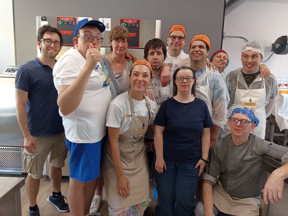 Con gli scarpinocc si produce autonomia. A Parre il pastificio che include lavorando