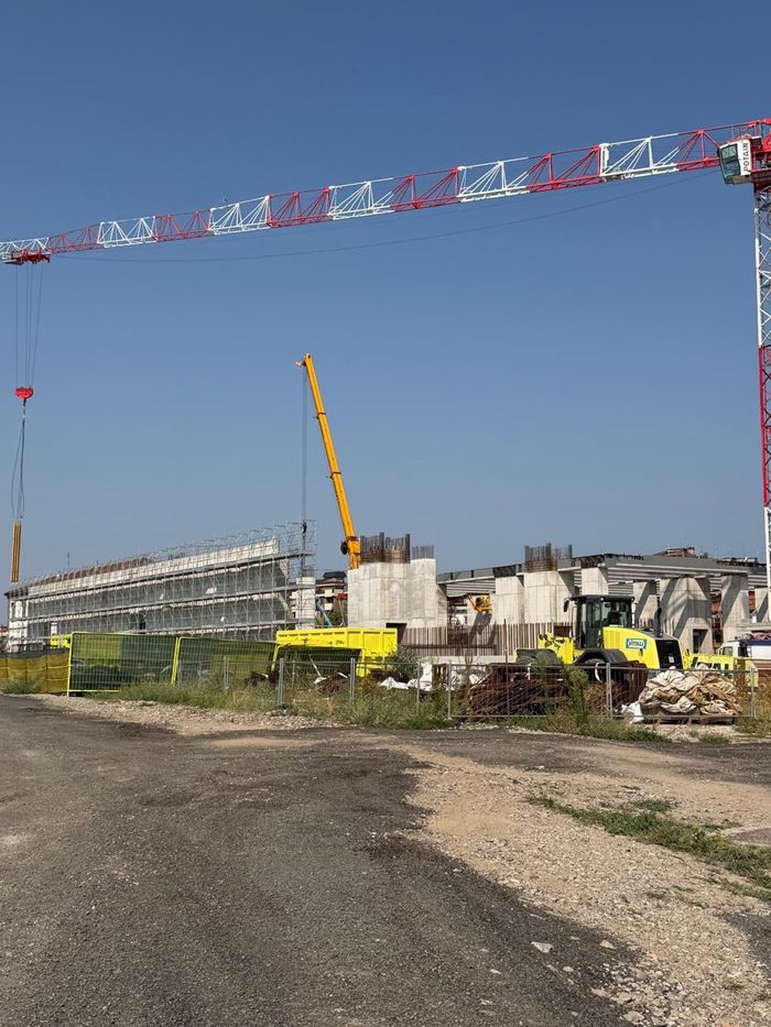 La nuova stazione di Bergamo prende quota sui binari. Ecco i pilastri del ponte che ricucirà la città - Foto