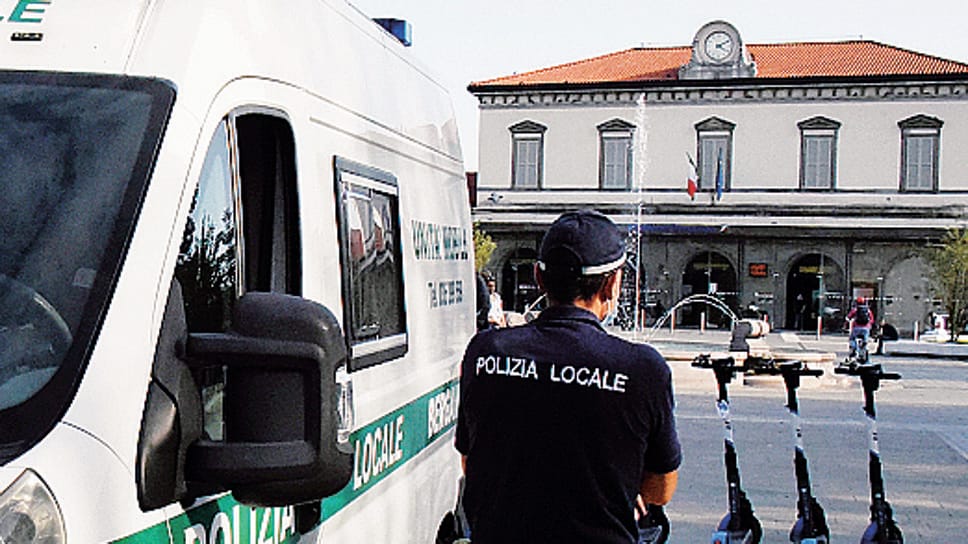 Taxi e autisti abusivi, a Bergamo scatta il giro di vite. Controlli in stazione per tutelare i turisti