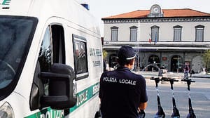 Taxi e autisti abusivi, a Bergamo scatta il giro di vite. Controlli in stazione per tutelare i turisti