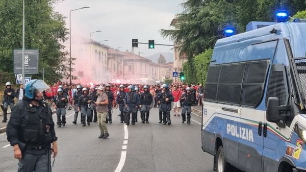 Bergamo, sequestrati 45 chili di fumogeni e fuochi d’artificio a due tifosi israeliani