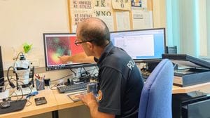Documenti  contraffatti e venduti  online. Polizia locale di Bergamo, il laboratorio ne  scova 465