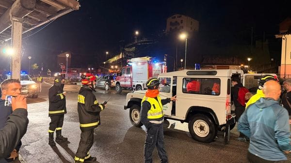Maltempo, frane in Valle Brembana: evacuato il campeggio San Simone con 250 persone. Isolati Isola di Fondra, Branzi, Valleve, Carona e Foppolo - Foto e video