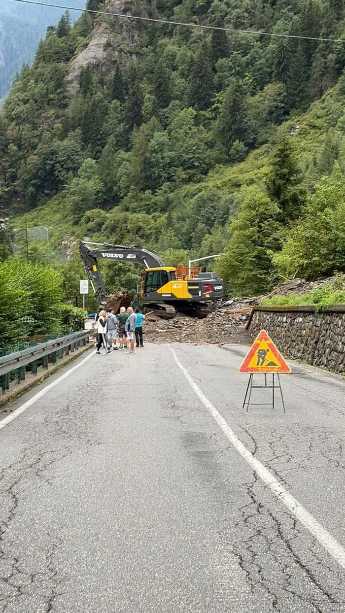 Maltempo, frane in Valle Brembana: isolati Branzi, Valleve, Carona e Foppolo - Foto e video