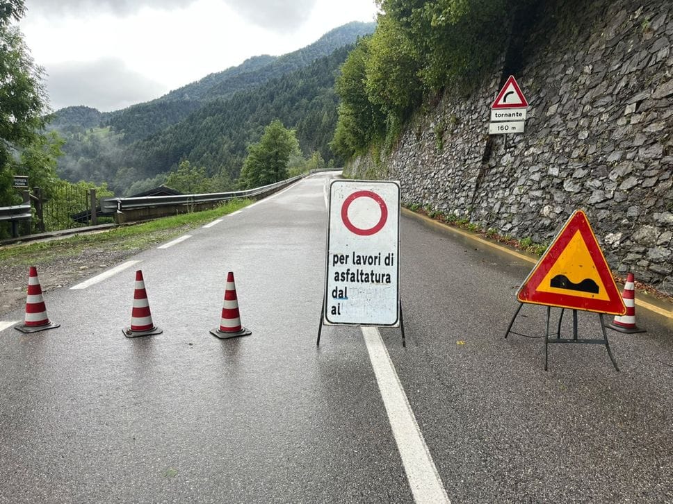Maltempo, frane in Valle Brembana: isolati Branzi, Valleve, Carona e Foppolo - Foto e video
