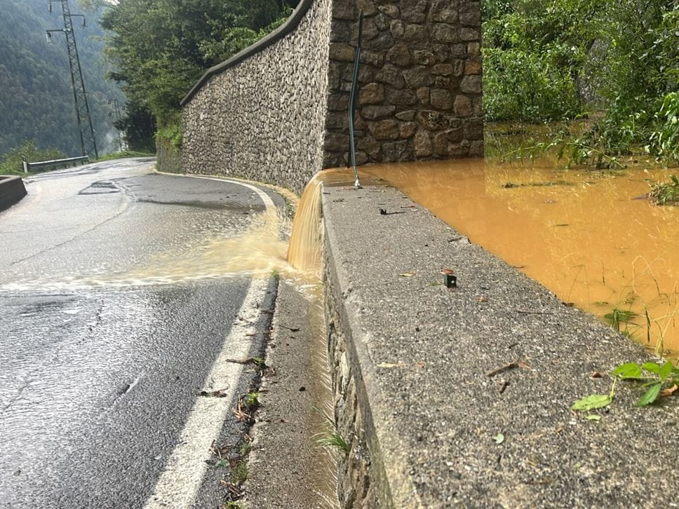 Maltempo, frane in Valle Brembana: isolati Branzi, Valleve, Carona e Foppolo - Foto e video